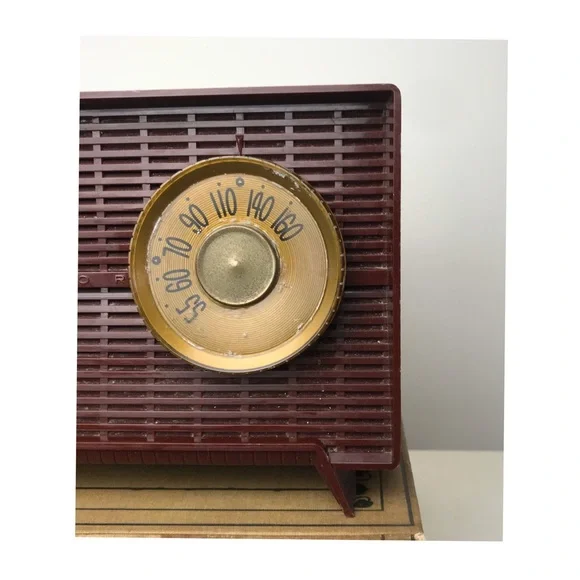 Vintage Brown and Gold Retro Radio - Picture 2 of 8